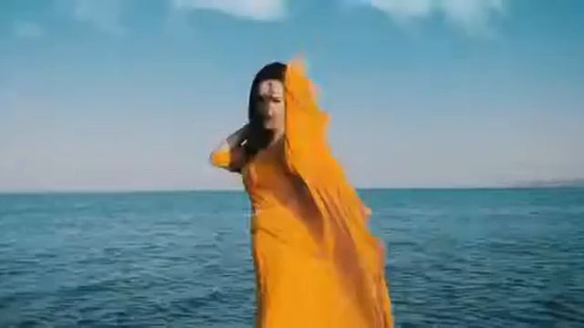 Узбечка поёт по таджикский