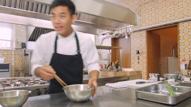 Рецептa от домашната японска трапеза „Оякодон с кромид и гъби"／日本の家庭料理紹介「玉葱と茸の親子丼」 смотреть онлайн