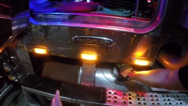 Обзор 1997 года Freightliner  Classic XL Австралийский вариант.