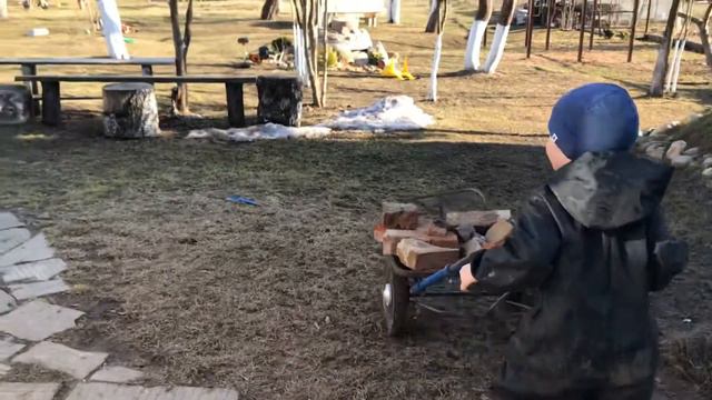 Дети помогают на даче смотреть онлайн