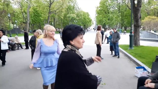 Красавчик милый мой!!!Танцы в саду Шевченко,Харьков.