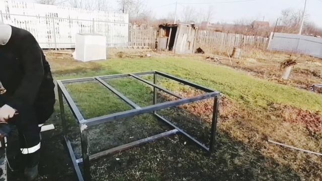 Стол из профильной трубы и доски. смотреть онлайн