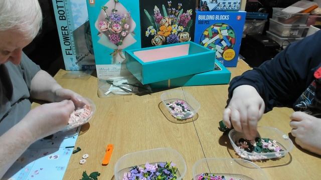 Forange FC8307 Blumenstrauß & Kleiner Vergleich Mit LEGO® 10280