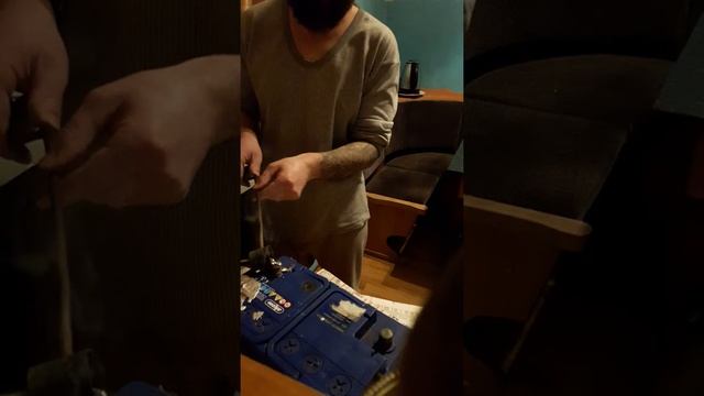 Угарный ремонт клеммы аккумулятора! смотреть онлайн