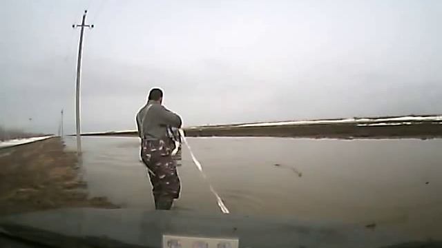 Выезд с весенней охоты (Трактор и Нива Шевроле) смотреть онлайн