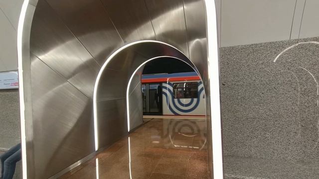 Рижская. Эффектная новая станция на БКЛ. смотреть онлайн