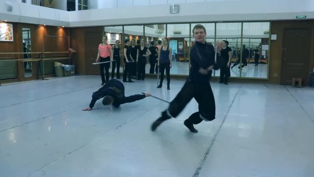 ОГНЕННЫЙ русский парень. Работа шашкой, казачий танец. Сибирский Сувенир Новокузнецк смотреть онлайн