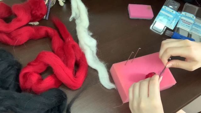 Брошь-божья коровка в технике сухого валяния смотреть онлайн