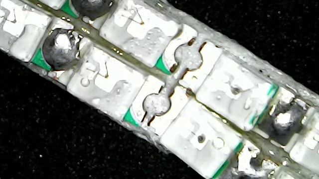 Solder LED Smd 1206 With Mikroskop