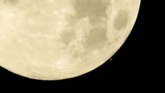 Mars Transit Or Moon Transit?  8-12-2022 (Nikon D7200+600mm F4 Lens)