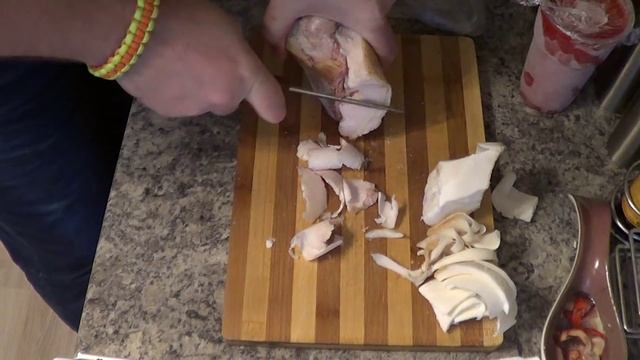 Нож Якут. Строгаем замороженное сало смотреть онлайн