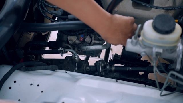 Cómo alinear el volante de dirección cuando está chueco смотреть онлайн