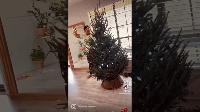 Rustic #ChristmasTree #RusticChristmastree #christmastreedecorating Fresh tree, garland, and wreat смотреть онлайн