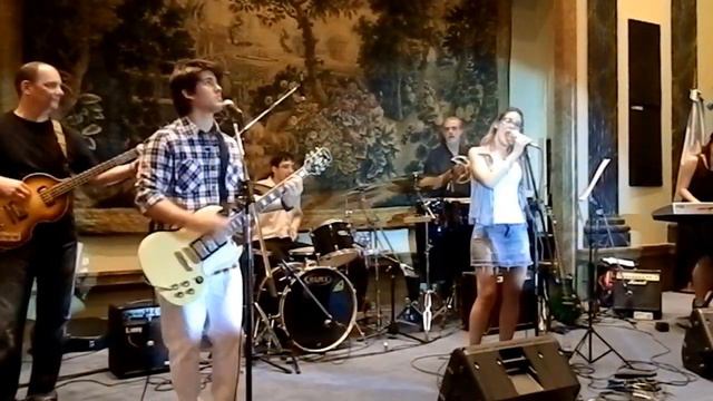 Sleeping in my car - Sonando Bajo смотреть онлайн