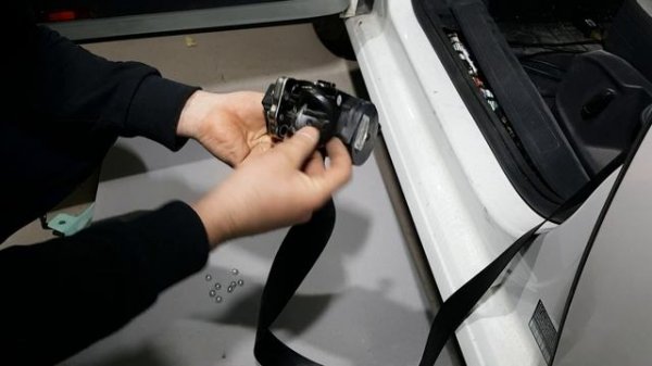 Как быстро! И без разборки разблокировать ремень безопасности после ДТП!