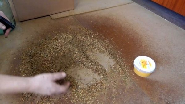 Домашний табак измельчаем,увлажняем,ферментируем.