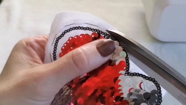 Как пришить аппликацию с реверсными пайетками. Разные способы. смотреть онлайн