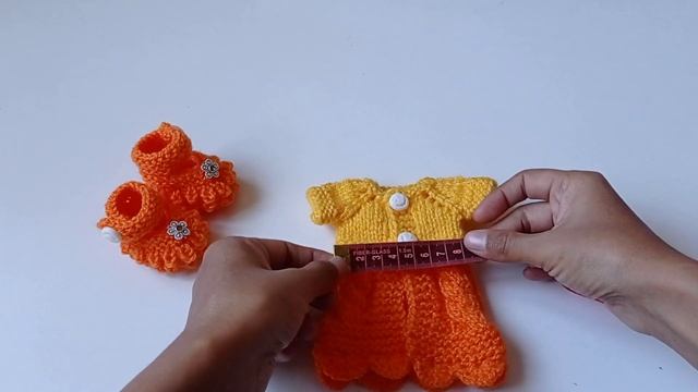 одежда для кукол спицами. и туфли для кукол Baby Born. knitting shoes and dress for doll смотреть онлайн