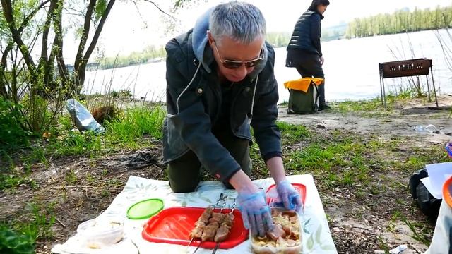 ШАШЛИК ІЗ ІНДИЧКИ на Пікнік Два Найкращі Способи Маринаду смотреть онлайн