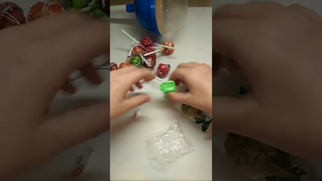 открывание большого чюпа-чюпс, извините но без ступки нужно до конца разробатовать руку #asmr