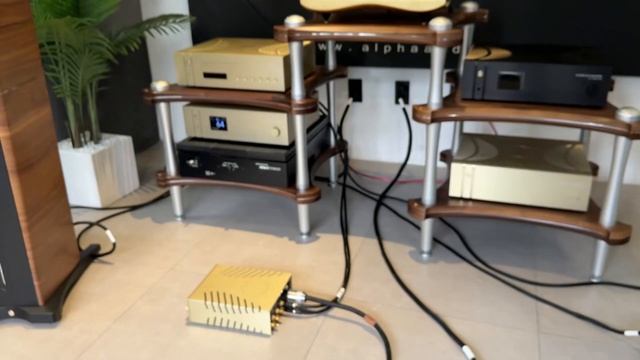 Alpha Audio - EnKlein Cables ION & Lydia - Road to Nowhere - Caetano Veloso смотреть онлайн