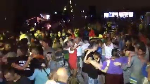 Édes Surány szirtakizik, a kernestet Kapuvári Gábor, aki feltalálta az örök fiatalság szérumát, úgy смотреть онлайн