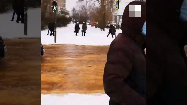 Екатеринбург: порыв трубы на Пехотинцев смотреть онлайн