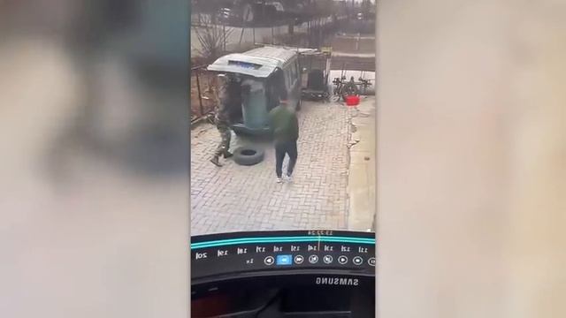 САМЫЕ НЕЛЕПЫЕ ОШИБКИ РАБОЧИХ, СНЯТЫЕ НА КАМЕРУ смотреть онлайн