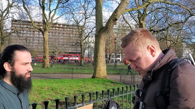 Speakers Corner/Chris (The Iceman)/Muslim Doesn't Want To Talk About The Different Quran Recitation смотреть онлайн