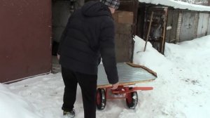 Уборка снега в ручную на Тележке Муравей / Hand-cleaning of snow on the Ant Truck