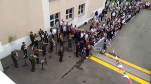 Вынос Знамени под марш в исполнении военного оркестра