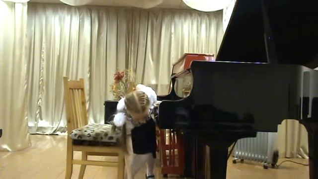Экзамен 1-й кл фортепиано. Май 2014 смотреть онлайн