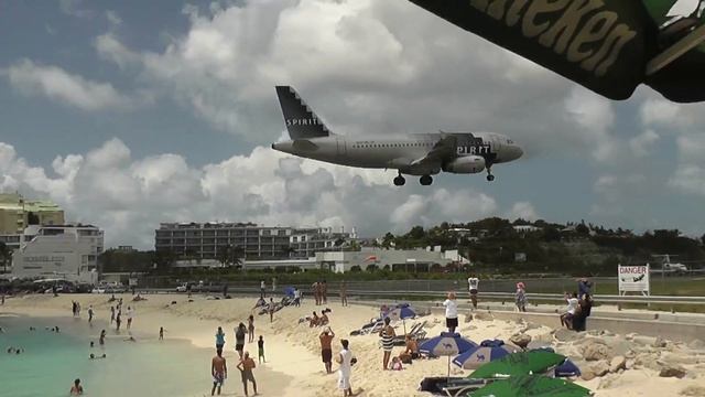 Landings At St Maarten Airport, The Best Airport In The World HD 1080p