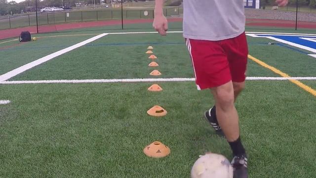Individual Soccer Cone Dribbling Drills смотреть онлайн