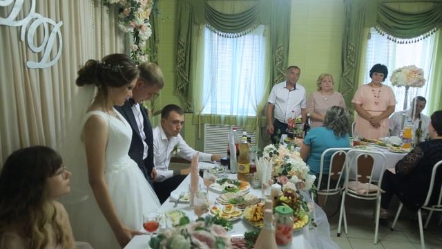 Трогательный момент с родителями на свадьбе смотреть онлайн
