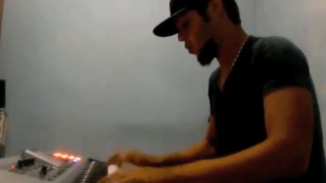 Rivaldinho keyboard's.m4v смотреть онлайн