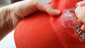 УБИРАЕМ НАКЛЕЙКУ НА БЕЙСБОЛКЕ.   remove the sticker             15 апреля 2021 г.