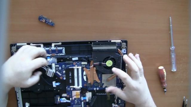 How To Disassembly Samsung Rf511 notebook смотреть онлайн