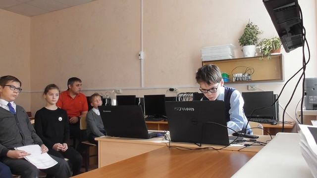 Компьютерная игра "Смайлик в лабиринте" смотреть онлайн