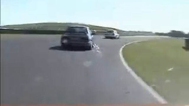 Peugeot 205 Mi16 chasing Ford Sierra Cosworth смотреть онлайн