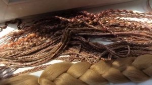 Процесс изготовления кос-дредос из канекалона