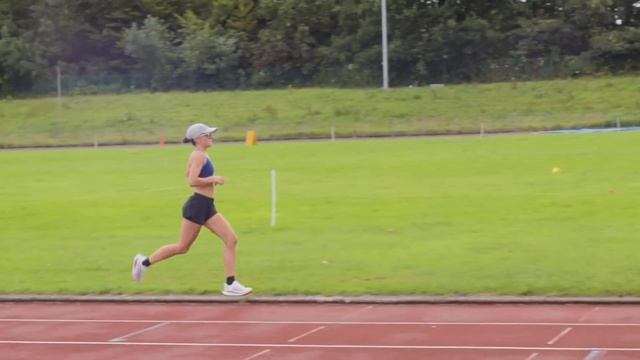 Day in the life of a pro marathon runner - Tempo Track Workout смотреть онлайн