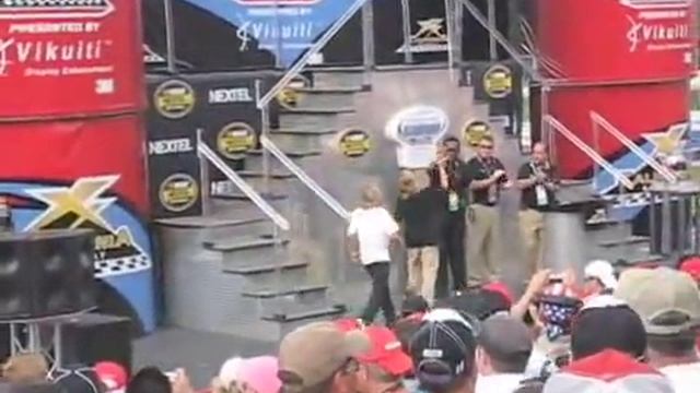 Dylan & Cole Sprouse - NASCAR смотреть онлайн