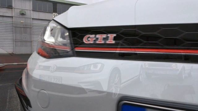 Volkswagen Golf GTI Clubsport S смотреть онлайн
