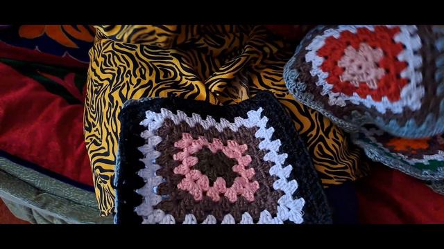 Айылдык келиндерге кол өнөрчүлүк үйрөткөн Сымбат смотреть онлайн