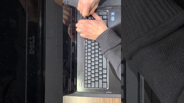 Replacing the SATA hard drive for a Dell Inspiron N7110 #video #repair #viral #diy @econoemxit смотреть онлайн