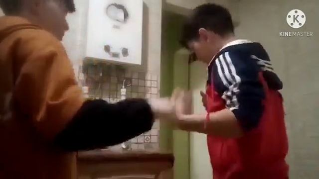 4 СПОСОБА, КАК ПРАНКАНУТЬ БРАТА НА 1 АПРЕЛЯ!!! смотреть онлайн