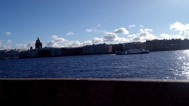 Санкт-Петербург. Октябрь. Университетская набережная.