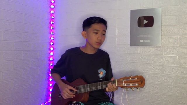 Angel baby - Troye Sivan (guitalele cover) смотреть онлайн