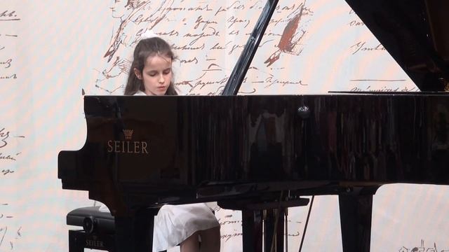 В.А. Моцарт Фантазия ре минор. Исп. Аня Остроумова (3 класс). Педагог Манана Владимировна Канделаки смотреть онлайн